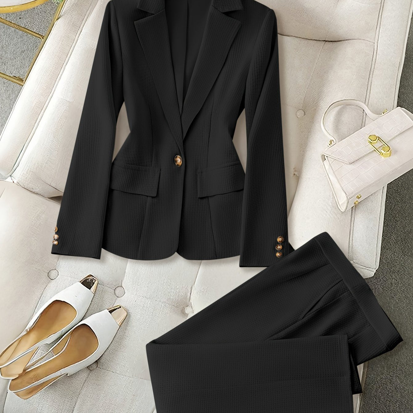 Long pants and buttoned blazer for women in solid color for autumn and winter.