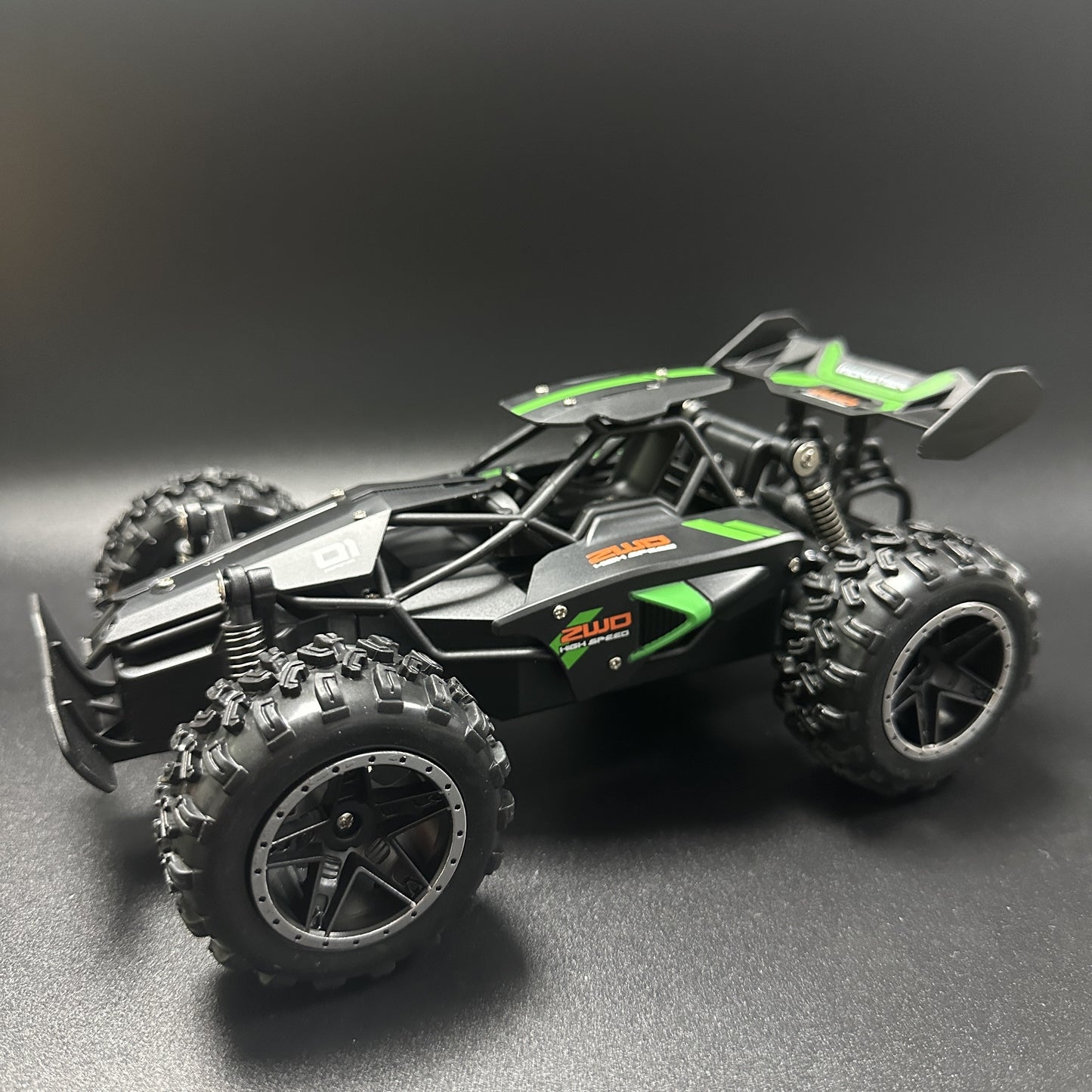 High-Speed remote control racing car with anti-collision & drift modes, USB rechargeable battery, 1:18 scale, off-road design, rubber tires.