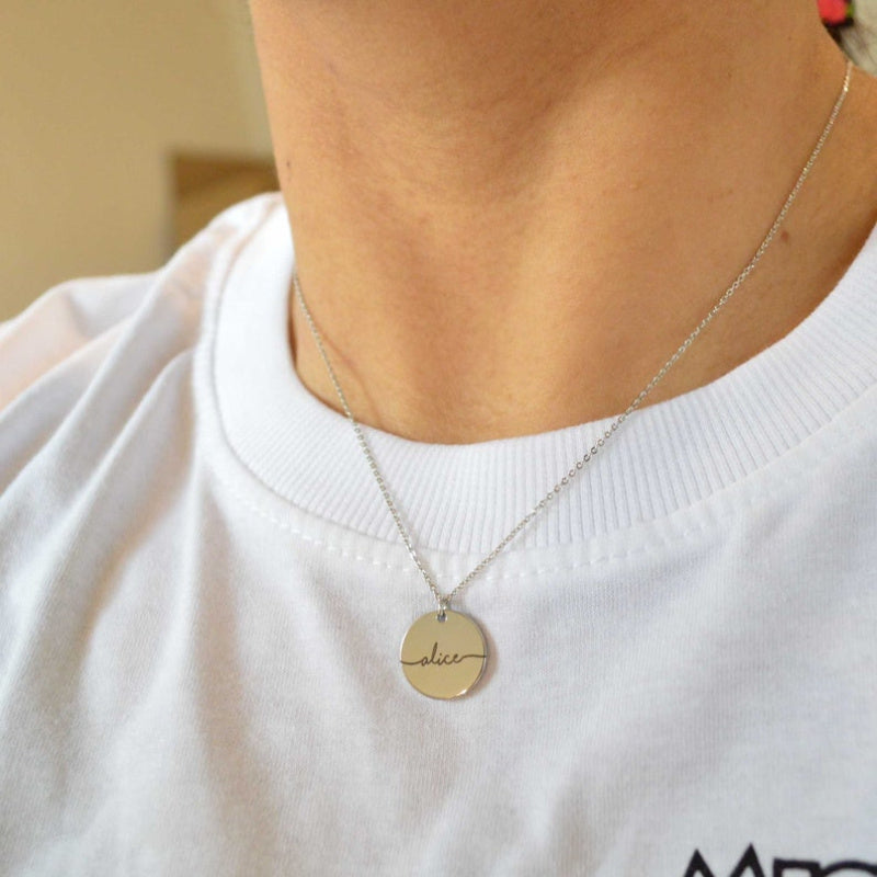 Stylish 18K Gold Plated Stainless Steel Necklace with Custom Name Engraving, Chic Round Pendant, Perfect for Everyday Wear and Gifting, Timeless Jewelry Piece for Women, Suitable for All Seasons including Christmas