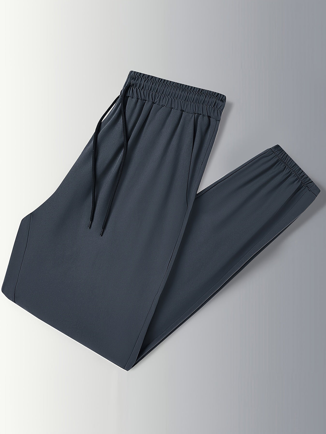 Men's drawstring trousers with pockets for outdoor activities in spring and summer.