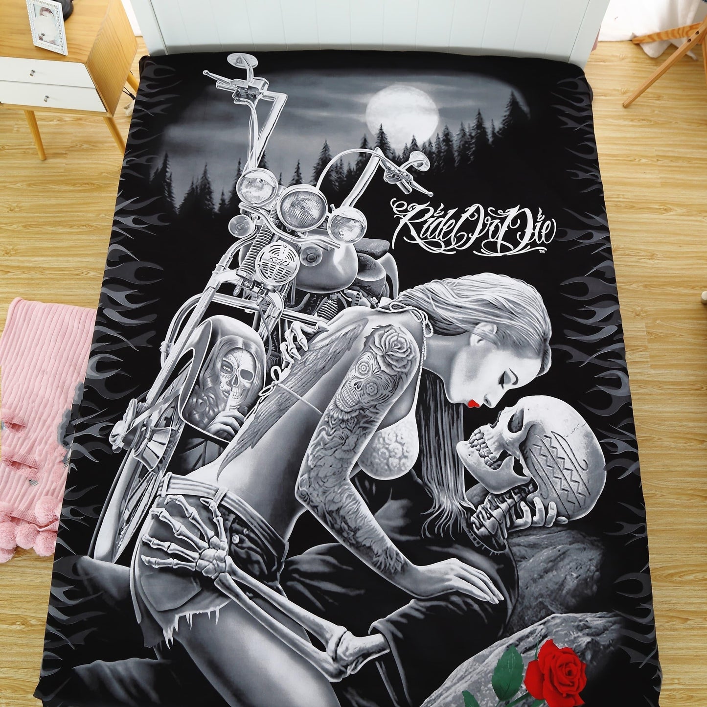 3-piece Skull Rose Print Duvet Cover Set, Comfortable and Soft Bedding Set for Bedroom or Guest Room. Includes 1 Duvet Cover and 2 Pillowcases (Core Not Included). Perfect for Halloween.