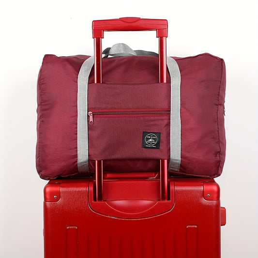 Compact compression bag for traveling with foldable clothes and quilts, with a large storage capacity.