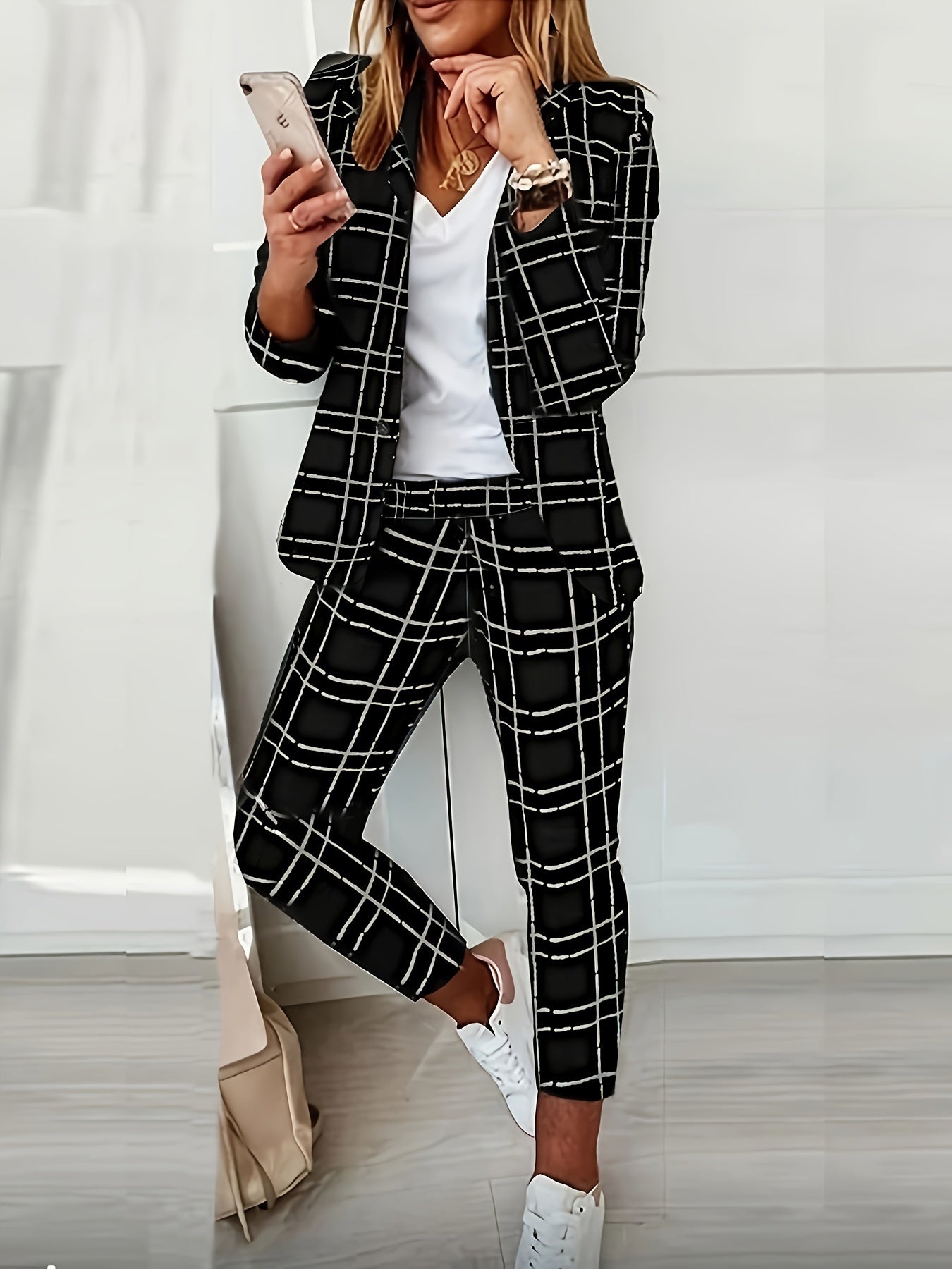 Stylish plaid blazer and pants set for plus size women. Made of polyester/spandex, machine washable with button details. Suitable for work or leisure. Casual chic outfit with a relaxed fit.