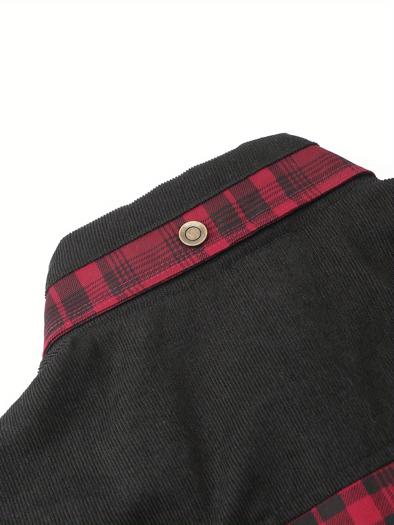 American retro style plaid shirt jacket suitable for outdoor leisure and fashion matching, with a classic workwear look.