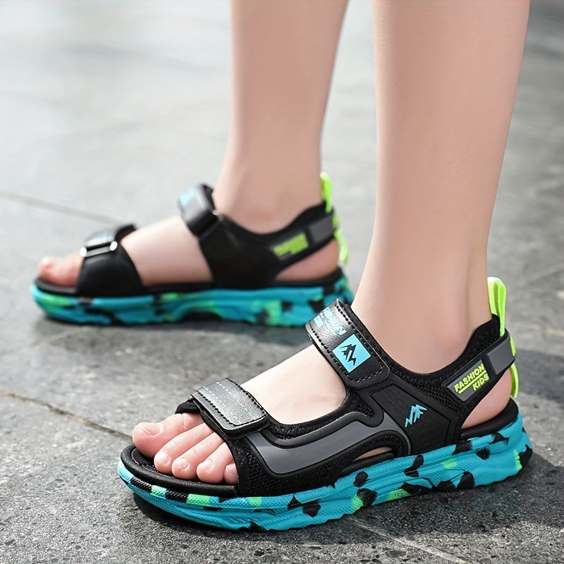 Trendy camouflage platform sandals for boys: lightweight, non-slip soles for spring and summer.