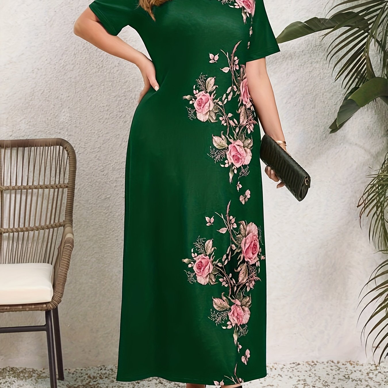 Floral print slim dress for plus-size women, perfect for spring and summer vacations.