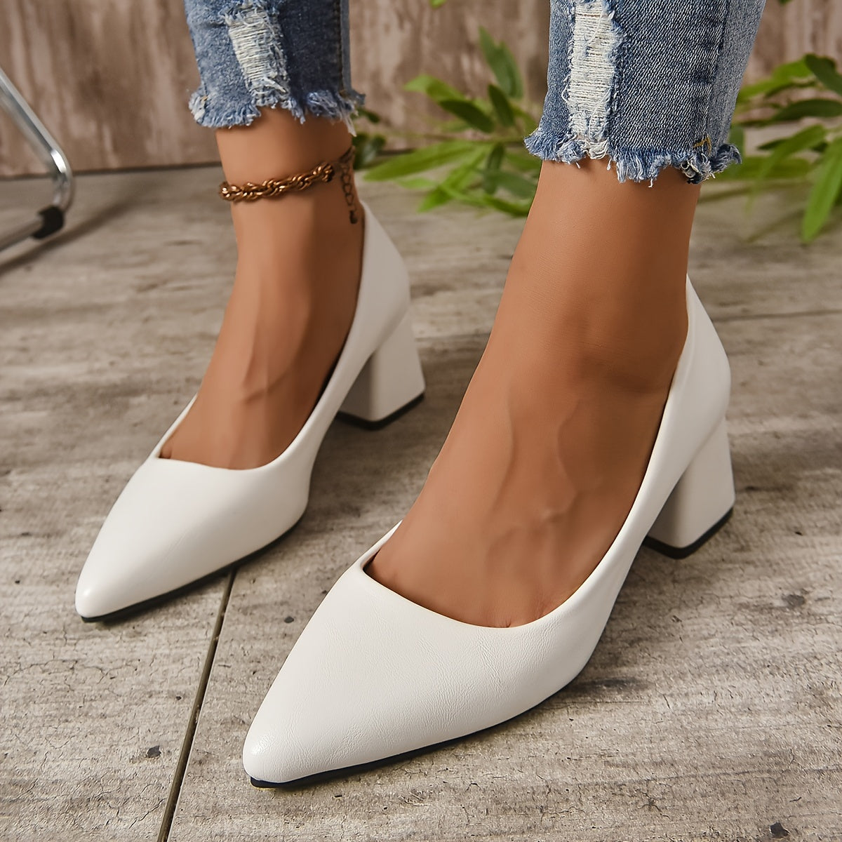 Solid color pumps for women with pointed toe and chunky mid heels, suitable for office work.