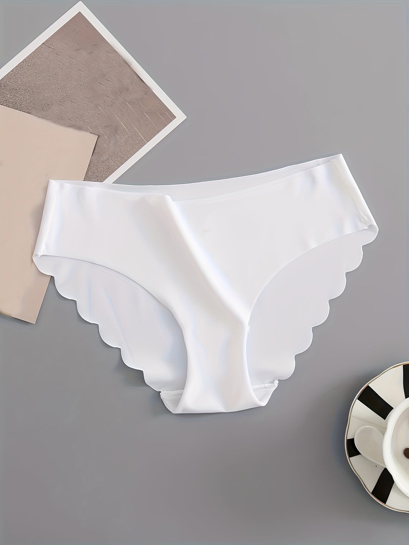 5 seamless panties for women with low waist and wavy design