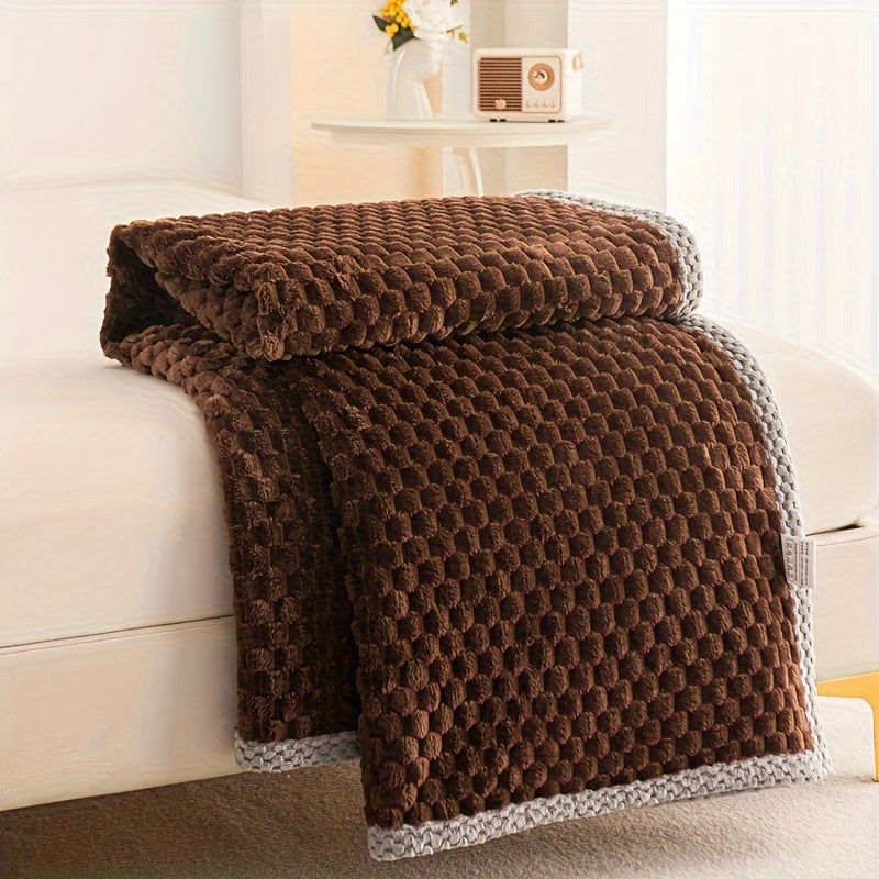 Soft and warm winter blanket made of thickened velvet, perfect for use on the sofa, bed, or in the office for naps.