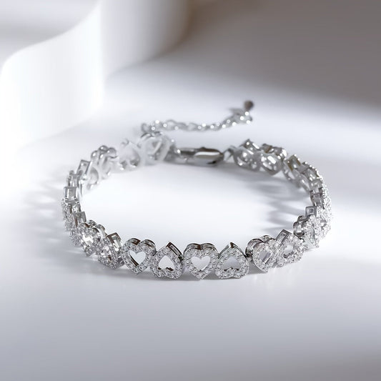 Elegant Heart-Shaped Bracelet with Rhinestones and Cubic Zirconia, Adjustable and Versatile - Ideal for Everyday Wear or as a Thoughtful Valentine's Day Gift, Special Piece of Jewelry