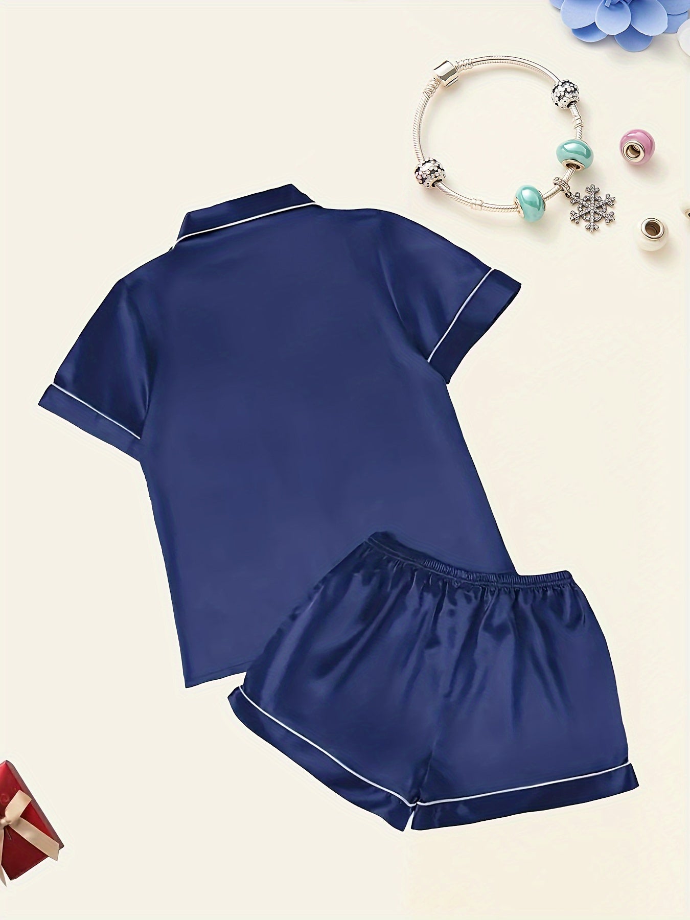 Short-sleeve satin pajama set with shorts, women's loungewear.