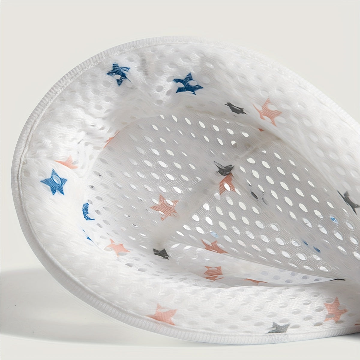 The Youngsters' Breathable Bath Support features a T-shaped mesh net with 5 buckles, providing a non-slip floating mat for safe and fun bath time. It makes a perfect gift for the holiday season, Autumn Festival, or Thanksgiving. Available in white and