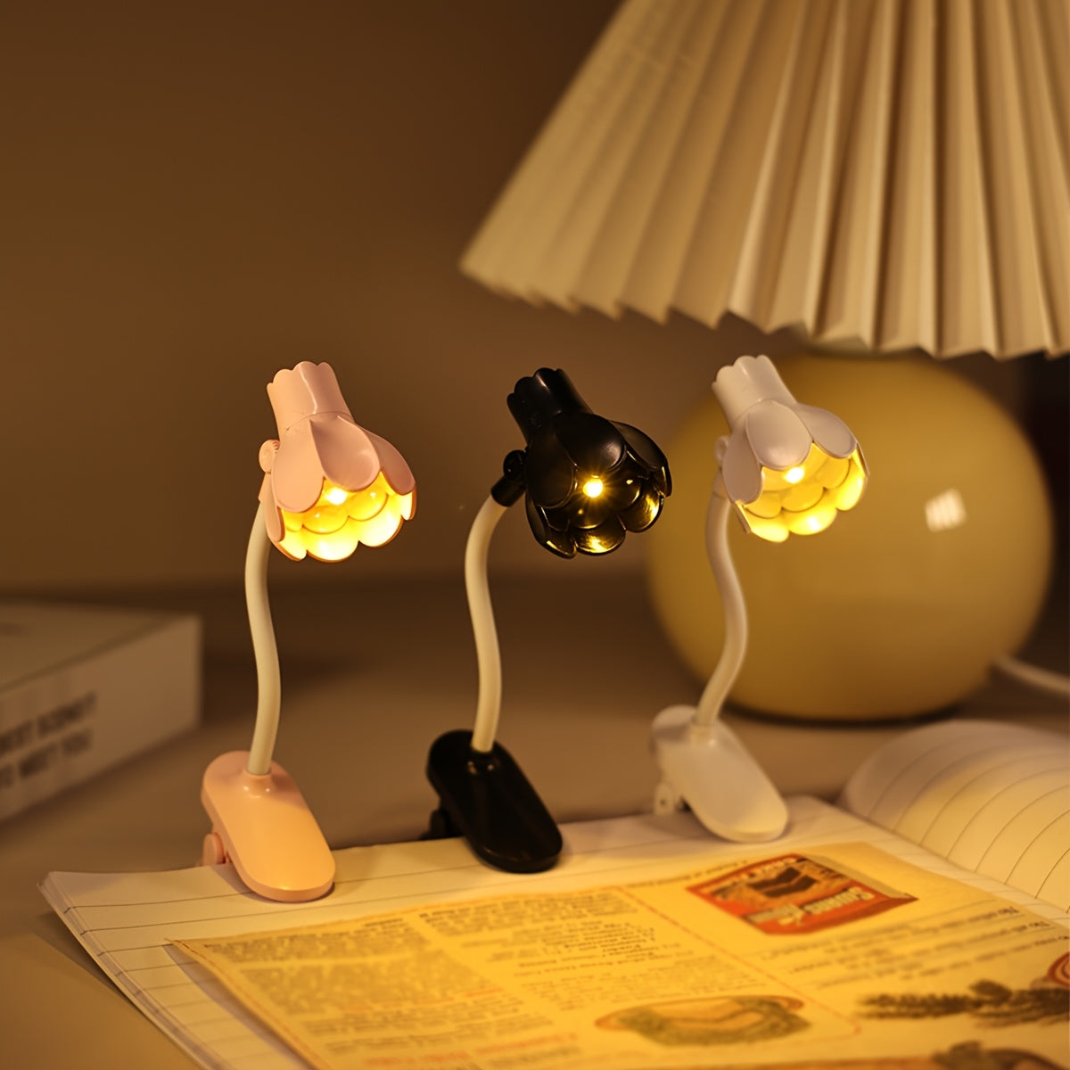 Single Petal Clip Table Lamp: Ideal for bedrooms, reading, and gift-giving. Can be used as a night light, home decor, or desk ornament. Portable with spare batteries included.