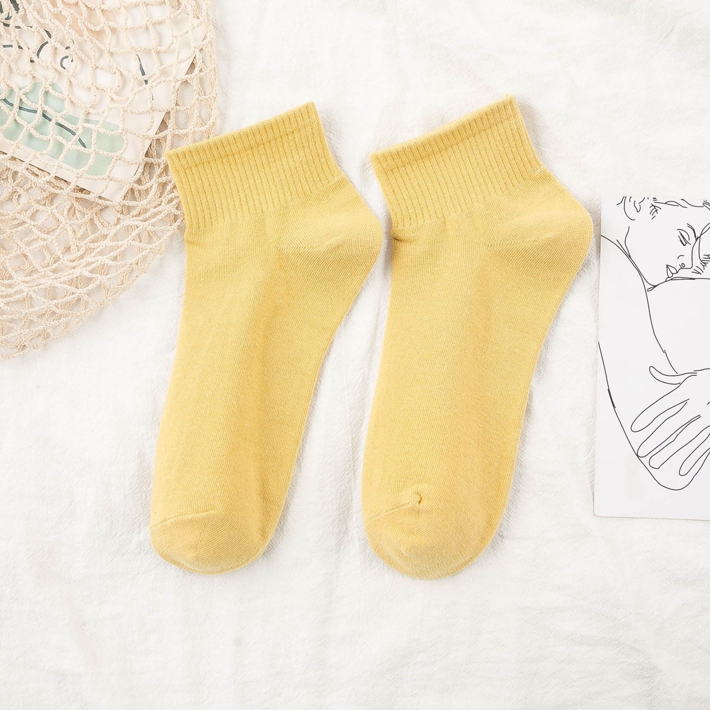 10 pairs of soft and comfortable crew socks for women, versatile and all-match.