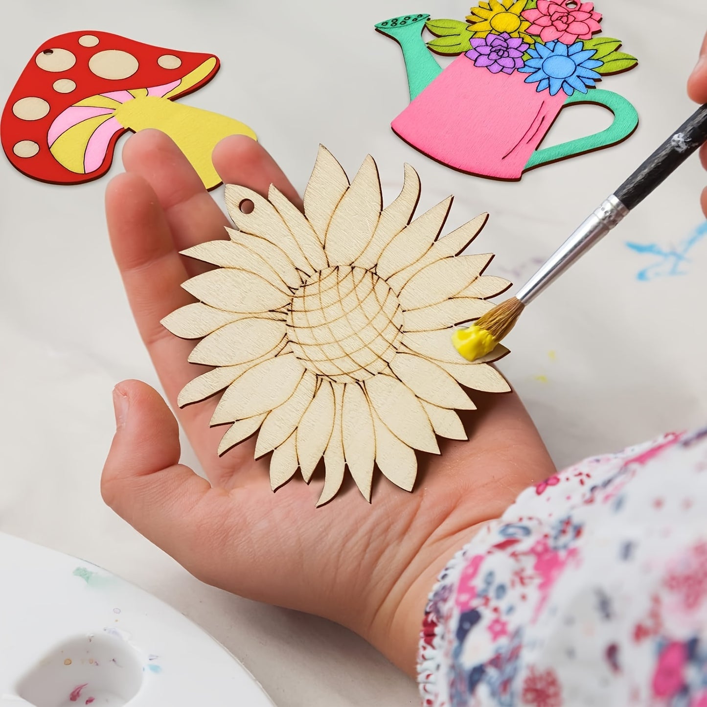 288 wooden insect-themed crafts for kids, including 36 blocks, 12 watercolor pens, 202 rhinestones, and 2 stickers, ideal for DIY birthday crafts.