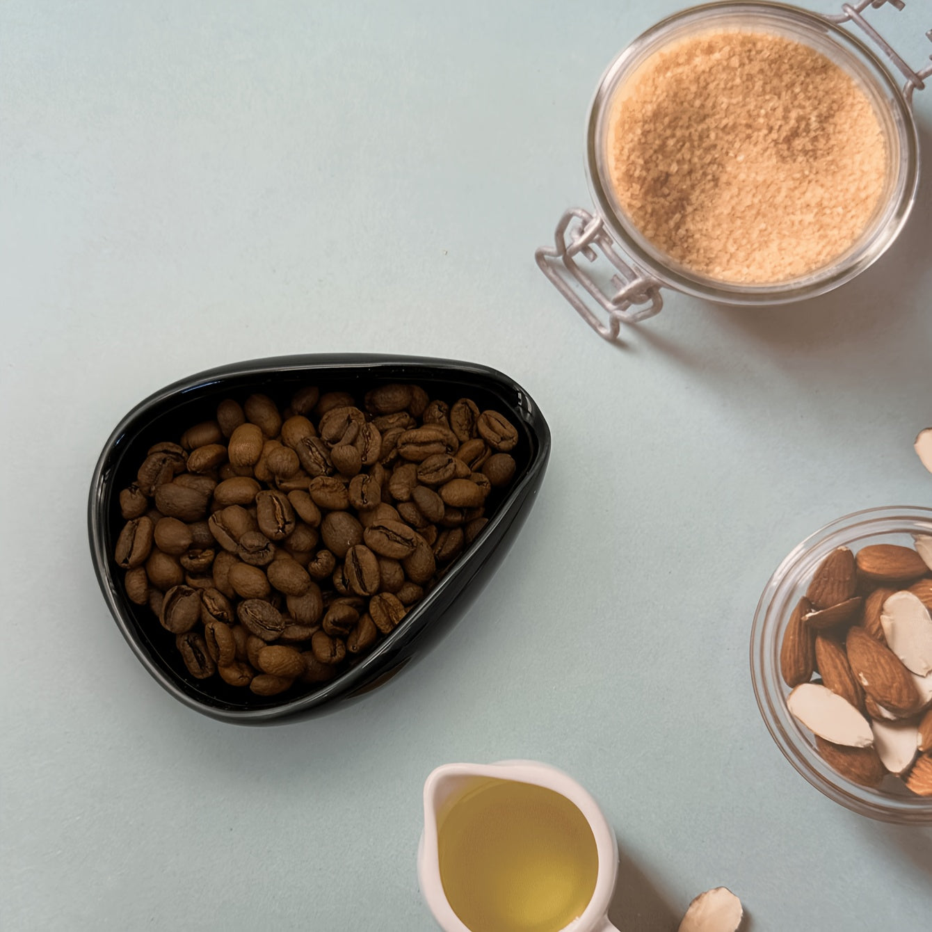 This set includes a Black Coffee Bean Measuring Cup Tray, Ceramic Coffee Bean Weighing Tray, Anti-Static Water Spray Bottle, ideal as a gift for coffee lovers. This handcrafted set also includes Tea And Coffee Bean Container, Coffee Corner Accessories