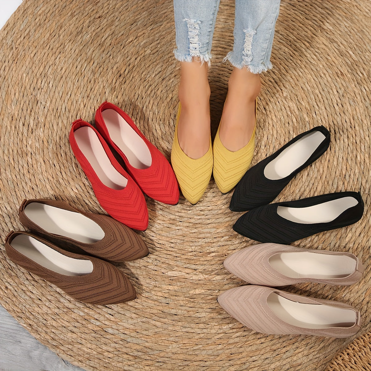 Knitted slip-on ballet flats with pointed toes for women.