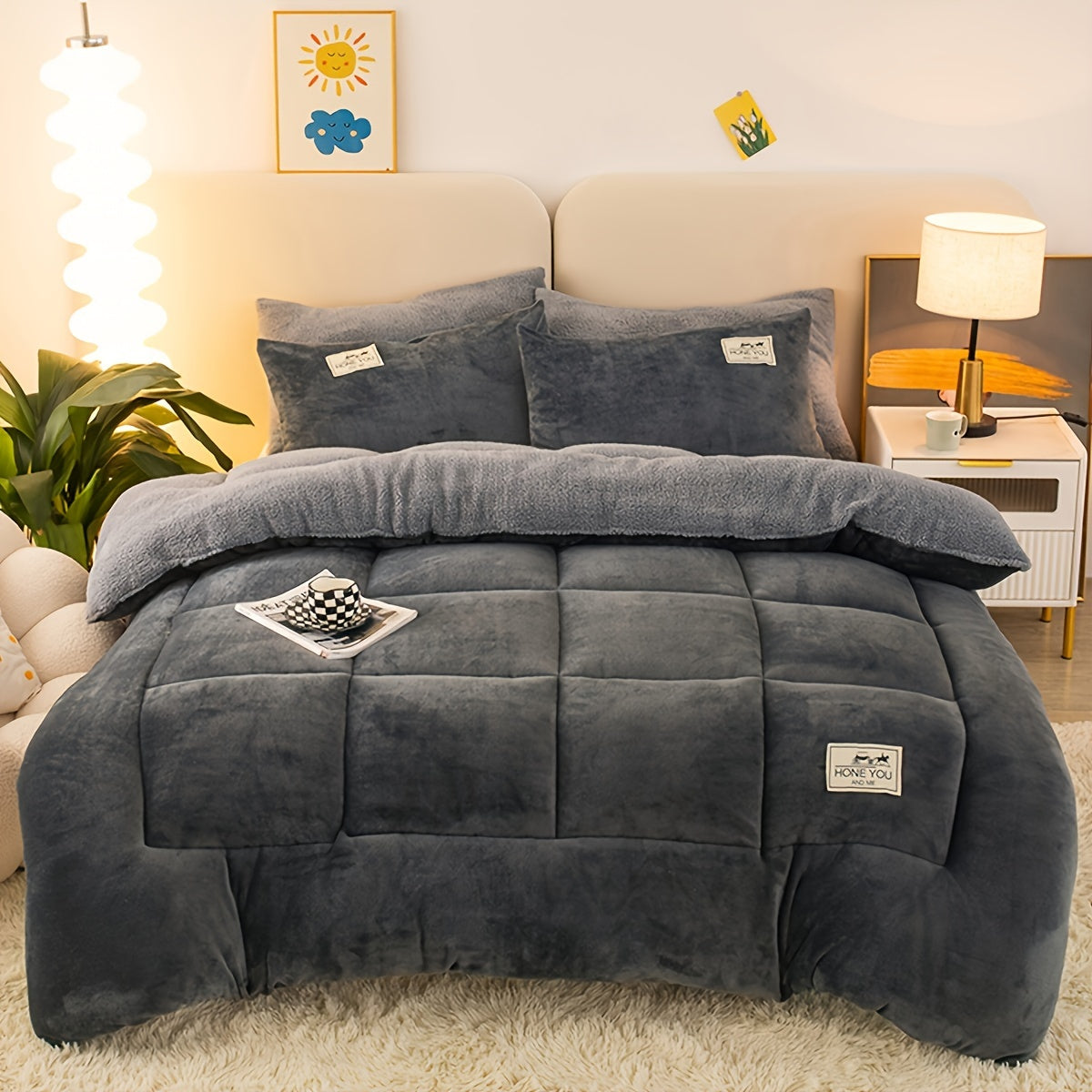 Velvet Sherpa Comforter Insert - An All Season Quilted Comforter with Ultra Soft Breathable Fabric, Machine Washable for a Cozy Bedroom Experience during Autumn and Winter.