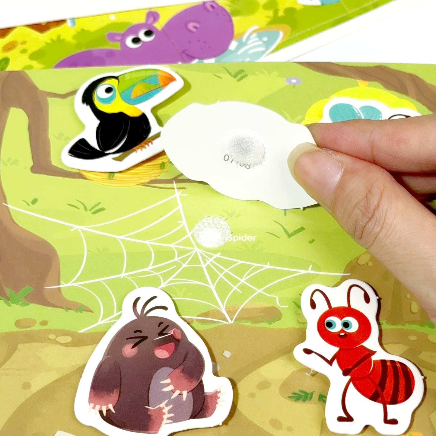 Animal puzzle sticker book for boys and girls, offers fun and educational learning, encourages DIY hand ability and concentration training.