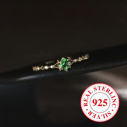 Vintage thin ring inlaid with green synthetic gemstones made of 925 sterling silver is the perfect everyday accessory for mom, suitable for wearing with casual holiday outfits.