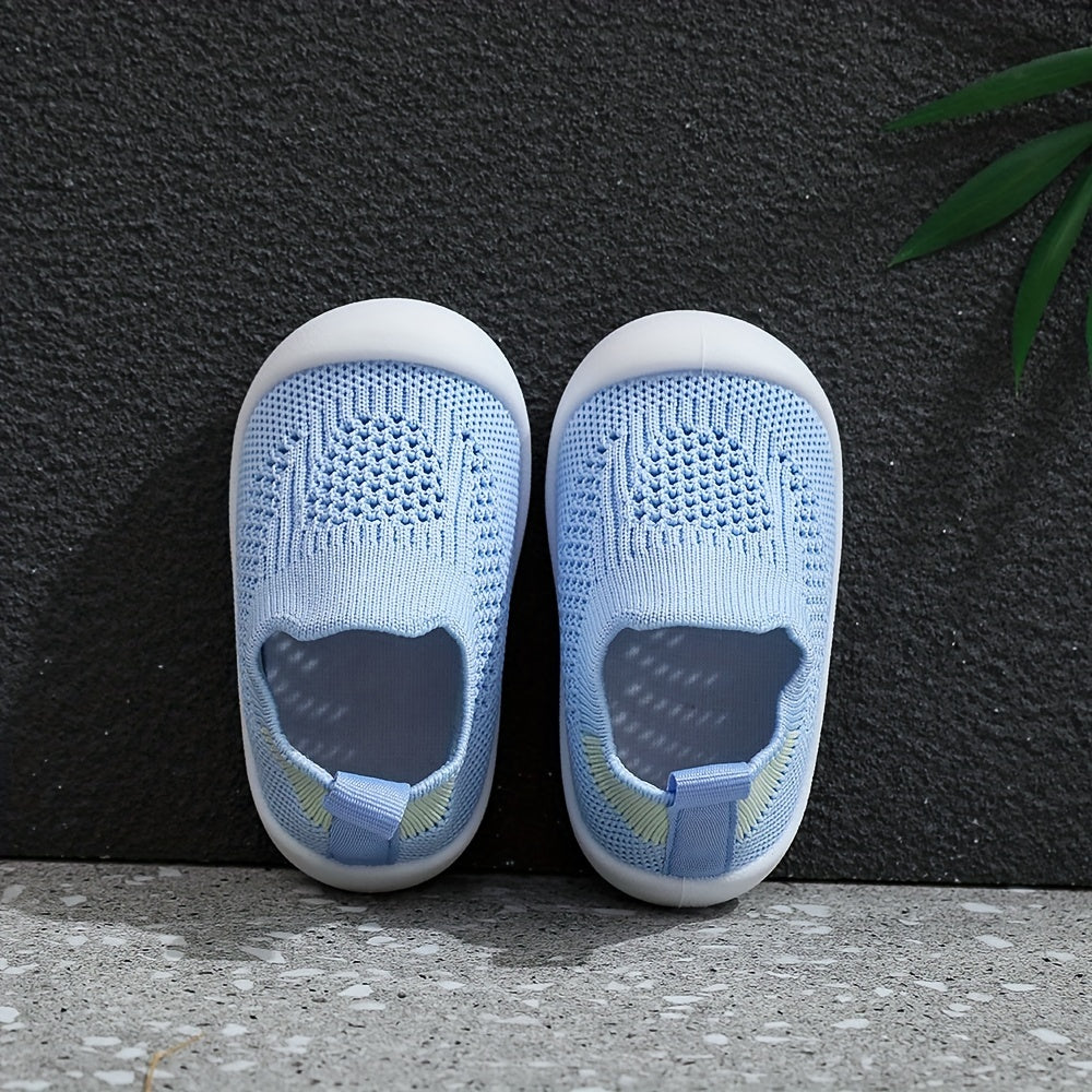 Soft infant walking shoes for toddlers made with knitted fabric.