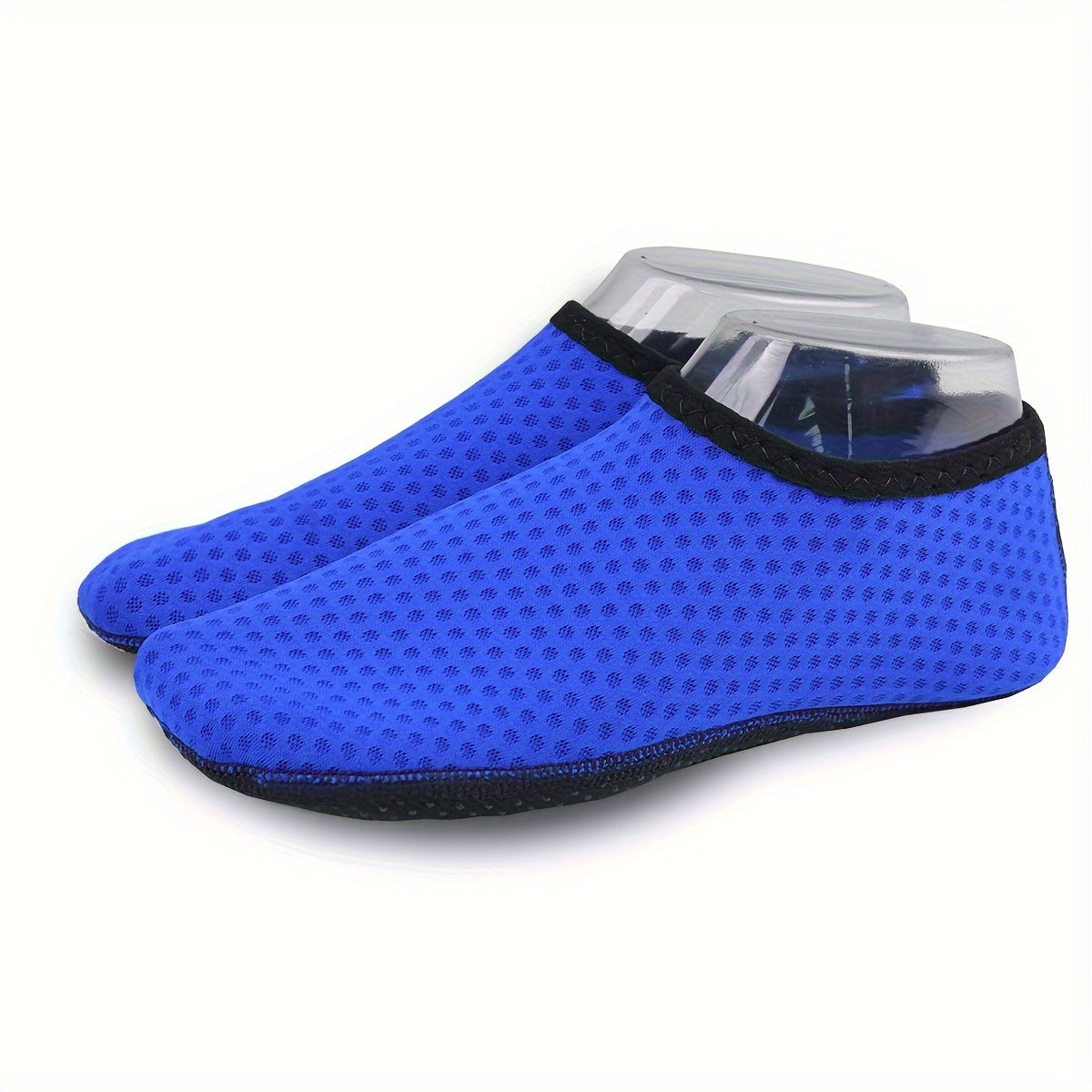 Water shoes suitable for all seasons with breathable, quick-dry fabric for swimming, diving, and beach activities.