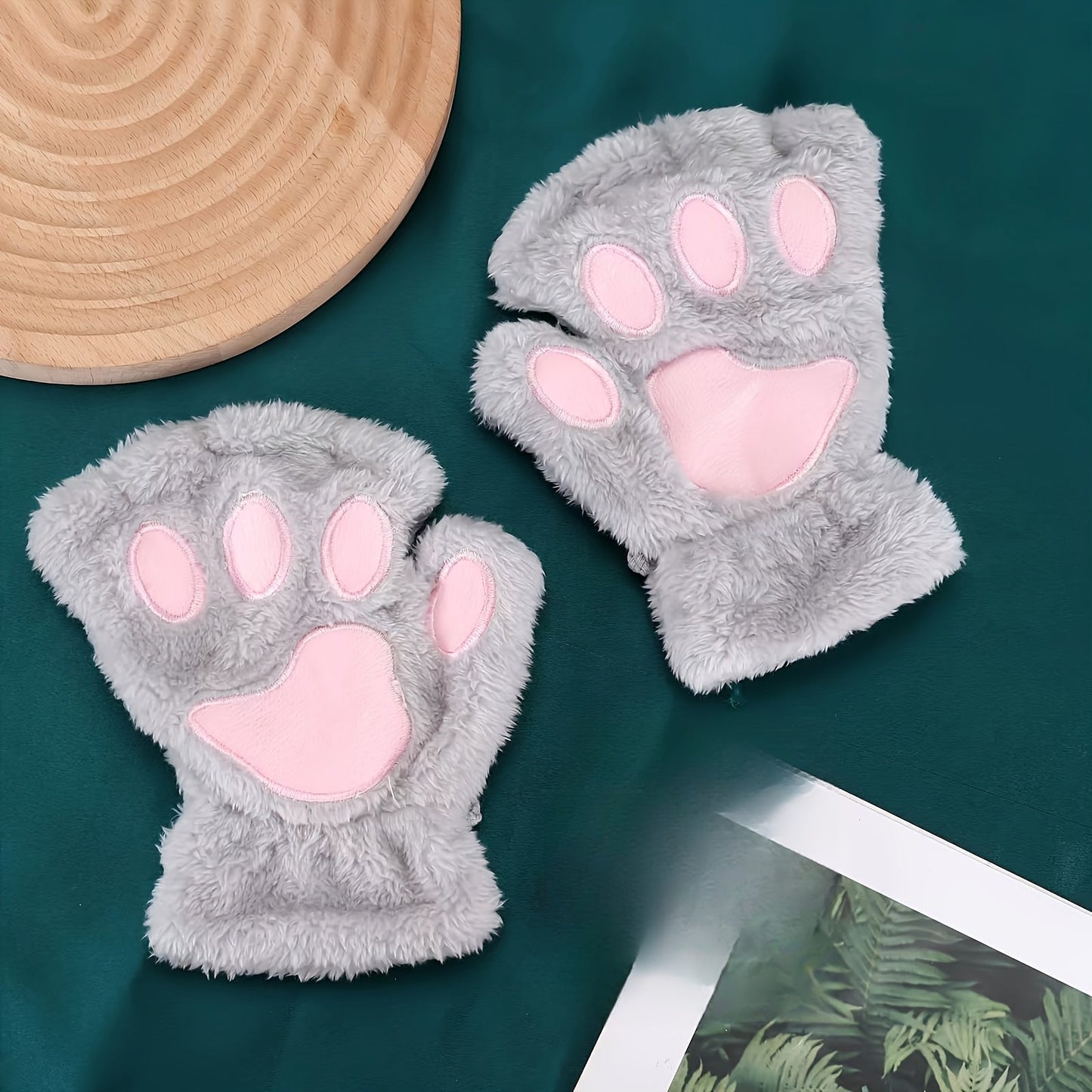 Stylish and Comfortable Cartoon Cat Paw Gloves, Featuring Thick Plush Half-Finger Design for Warmth & Fashion, Ideal for Parties.