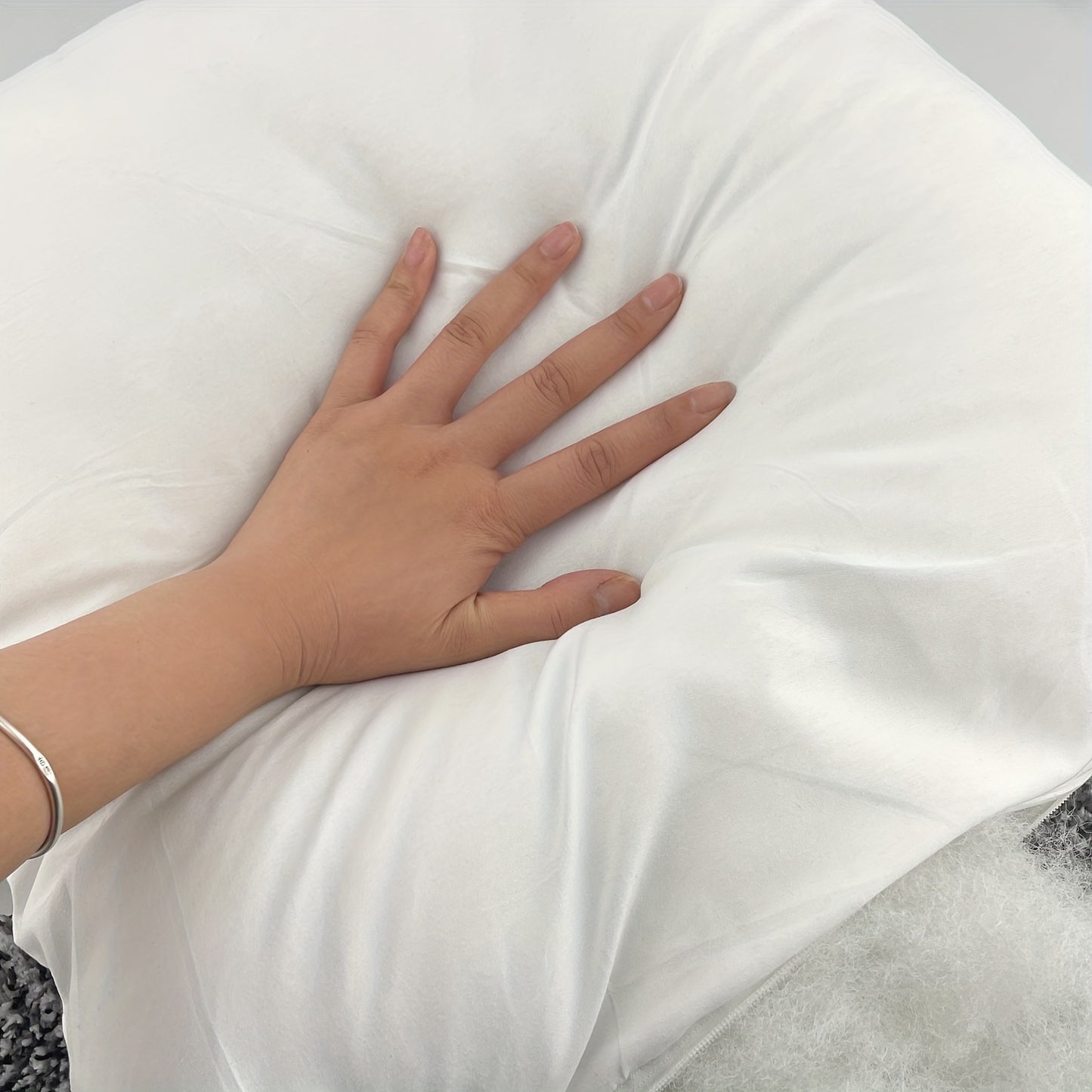 1 Utopia Style 18-Inch Pillow Insert made of machine washable 100% polyester fabric with a zippered closure. Designed for all-season use as a multipurpose cushion for home decor.