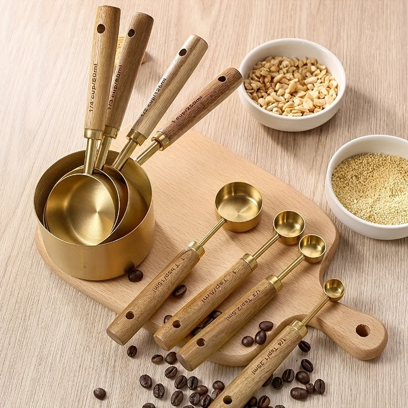 Set of 4/8 stainless steel measuring cups and spoons with acacia wooden handles. Ideal for measuring dry goods and liquid ingredients in restaurants or for baking and seasoning.