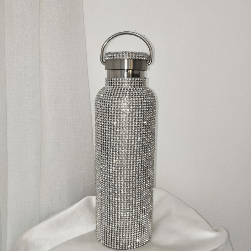 New 304 stainless steel water bottle in sizes of 350ml, 500ml, and 750ml, suitable for girls and adults to keep tea, coffee, or other beverages hot or cold.