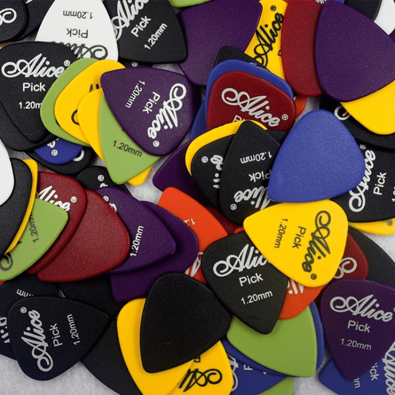 Assorted bag of 30 guitar picks with 6 thicknesses and bonus picks, ideal for versatile play and convenient storage.