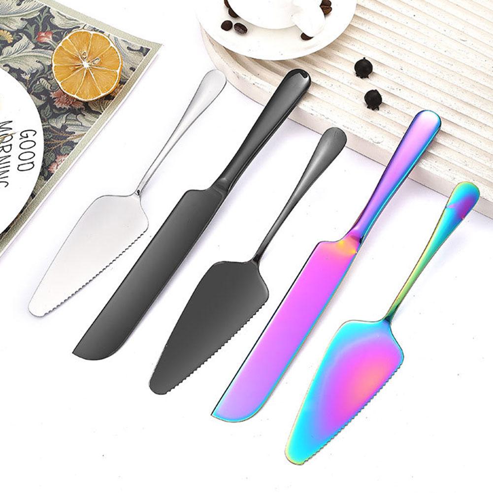 Cake cutting set including stainless steel spatula, knife, and pizza cutter for baking and pastry needs.