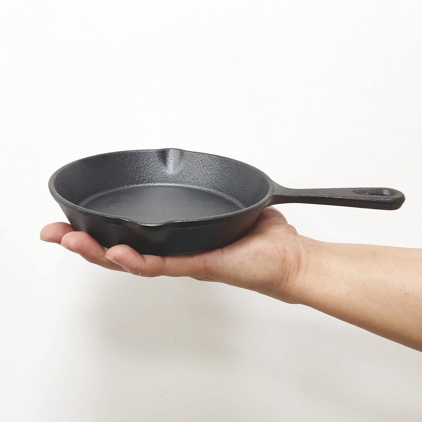 One-piece, 15.24 cm Cast Iron Frying Pan featuring a drip nozzle for easy pouring. Includes pre-treatment oven for safe cooking. Ideal for camping, indoor and outdoor cooking, as well as barbecue safety. Suitable for restaurant chef quality cooking. A