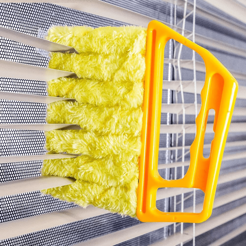 1 piece of washable window cleaning brushes with microfibers designed for easy dust collection and cleaning of blinds.