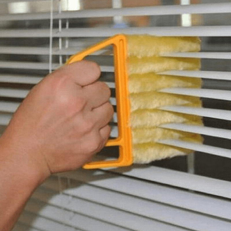 1 piece of washable window cleaning brushes with microfibers designed for easy dust collection and cleaning of blinds.