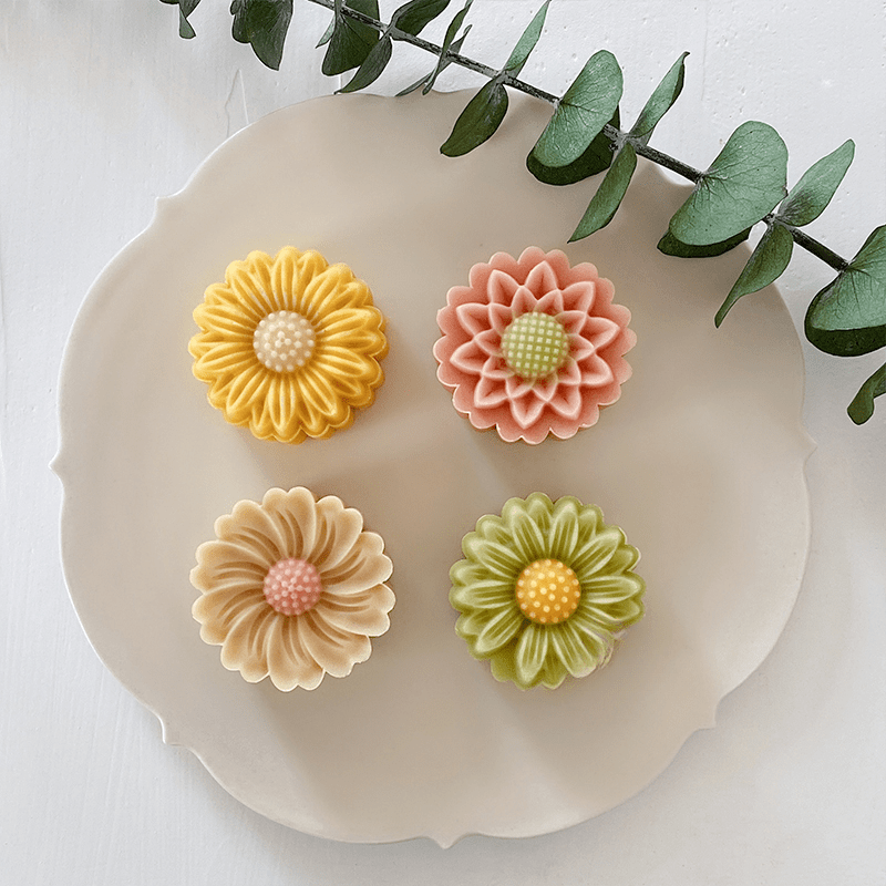 Get your hands on the Daisy Shape Moon Cake Mold set, which includes 1 mold and 4 stamps. These Flower Shape DIY Hand Press Cookie Stamps are perfect for making moon cakes for the Mid Autumn Festival. This set is a must-have for pastry enthusiasts and