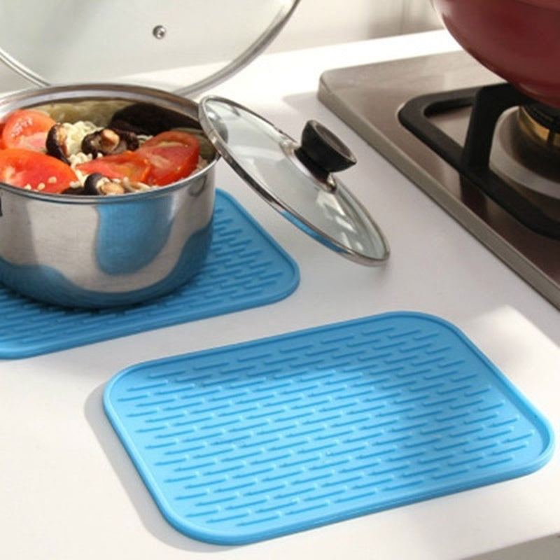 Versatile silicone heat-resistant mat for various uses.