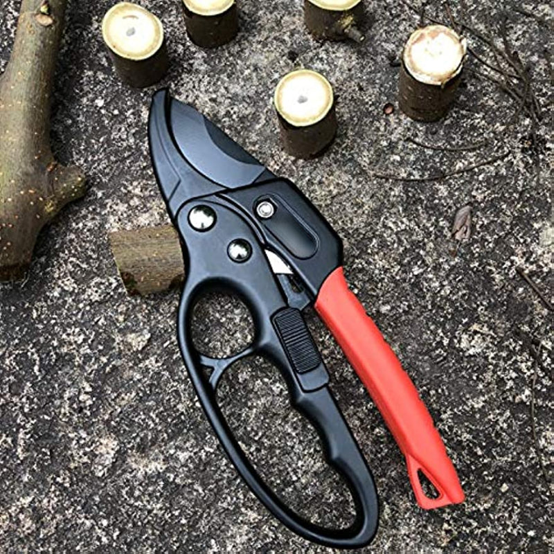 One professional ratchet anvil pruning shears with reinforced handle and anvil groove design for garden pruning.