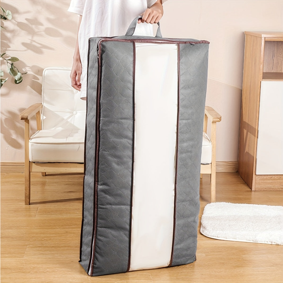 Under Bed Storage Bag with 1 piece, designed for household use. This thickened flat storage bag has a large capacity, perfect for storing cotton quilts. It is also a dust-proof finishing bag that can be used for household storage organization. This