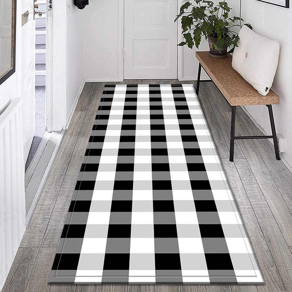 Square gradient black and white rugs, featuring a modern print design. These rugs are ideal for use as door mats, anti-slip mats, kitchen rugs, and can be placed in entrances, kitchens, and bathrooms. Available in 5 different sizes: 40x60cm, 50x80cm