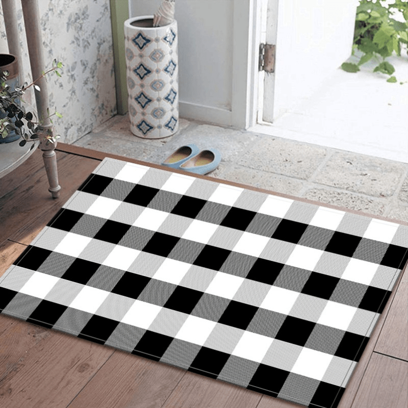 Square gradient black and white rugs, featuring a modern print design. These rugs are ideal for use as door mats, anti-slip mats, kitchen rugs, and can be placed in entrances, kitchens, and bathrooms. Available in 5 different sizes: 40x60cm, 50x80cm