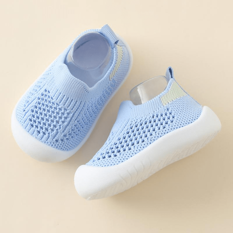 Breathable mesh toddler shoes that are wear-resistant, non-slip, and comfortable for boys and girls during the summer.