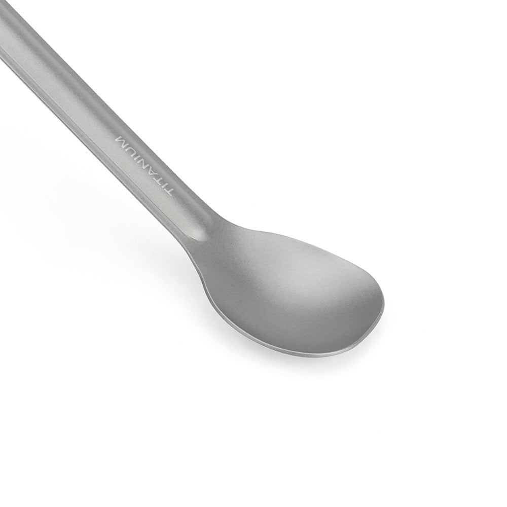 Titanium Long Handle Spoon Fork, perfect for picnics and travel - lightweight and durable outdoor tableware.