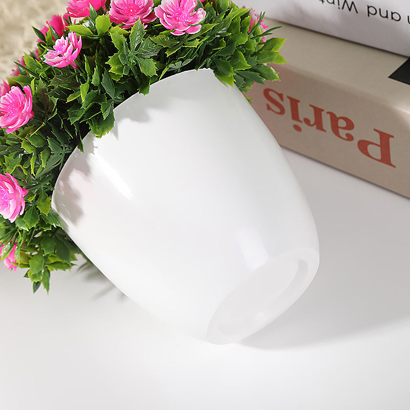 Artificial plant in small daisy pot, ideal for wedding, home, or bedroom decoration. Can be used for simulation or room decor.