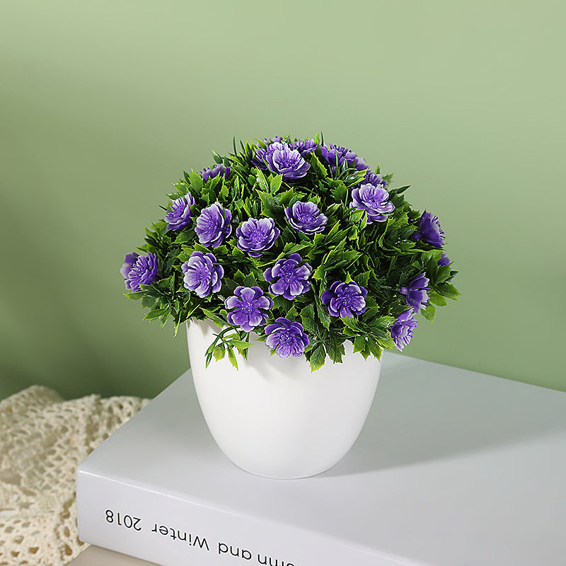 Artificial plant in small daisy pot, ideal for wedding, home, or bedroom decoration. Can be used for simulation or room decor.