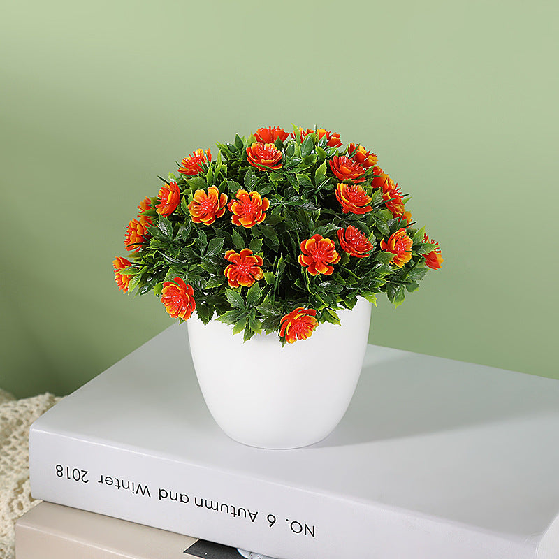 Artificial plant in small daisy pot, ideal for wedding, home, or bedroom decoration. Can be used for simulation or room decor.