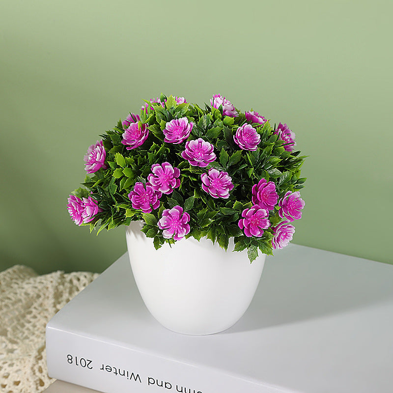 Artificial plant in small daisy pot, ideal for wedding, home, or bedroom decoration. Can be used for simulation or room decor.