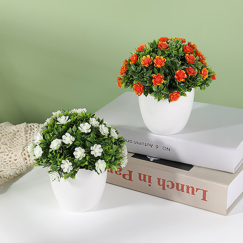 Artificial plant in small daisy pot, ideal for wedding, home, or bedroom decoration. Can be used for simulation or room decor.