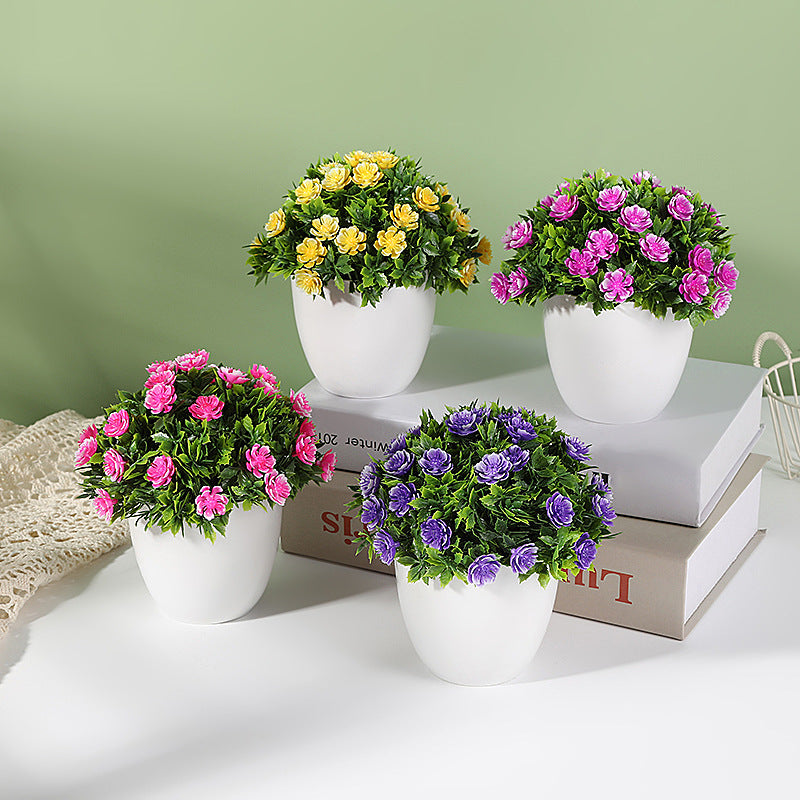 Artificial plant in small daisy pot, ideal for wedding, home, or bedroom decoration. Can be used for simulation or room decor.