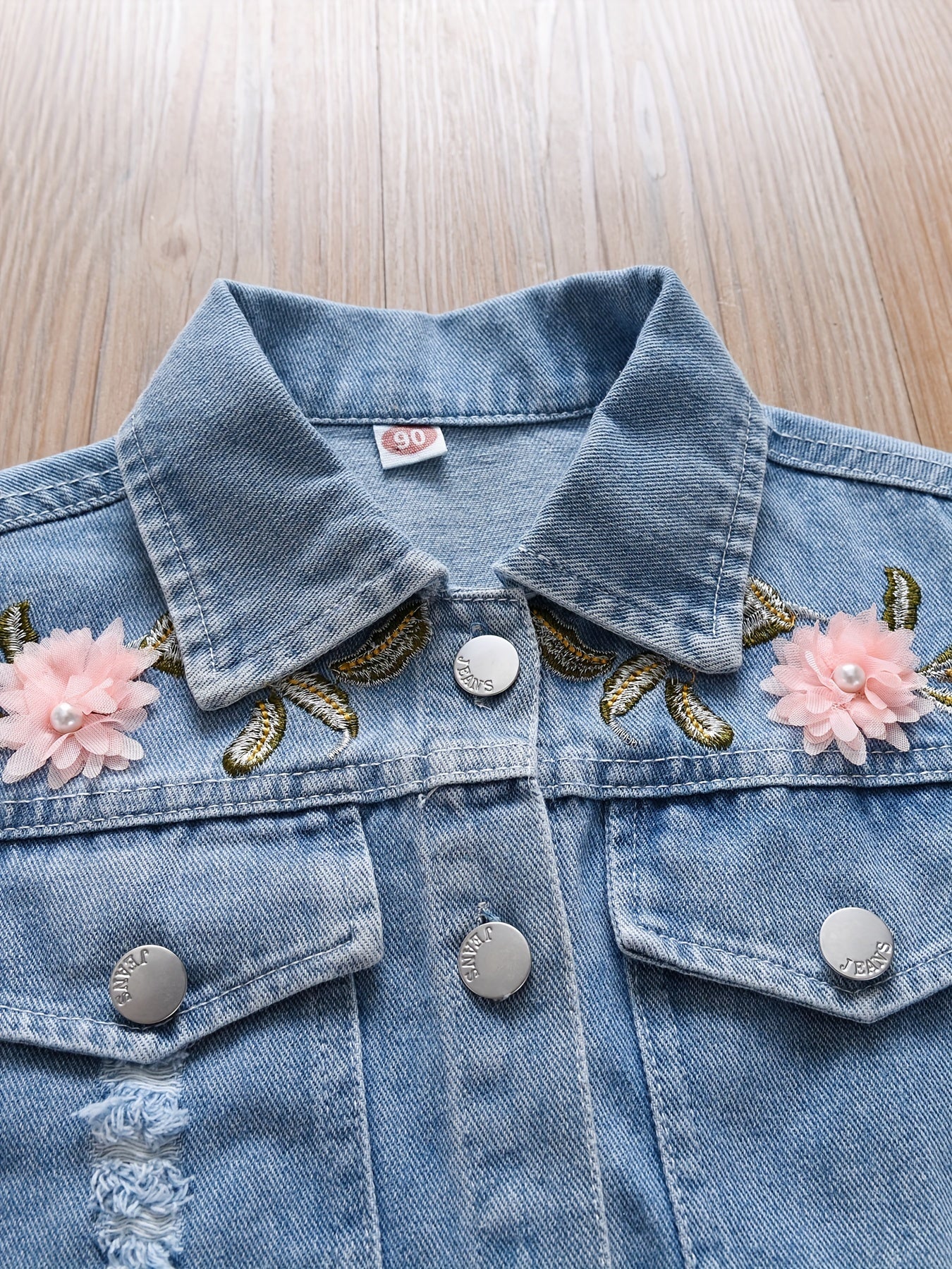 Embroidered denim jacket for girls with collar, made of cotton blend, perfect for spring/fall.